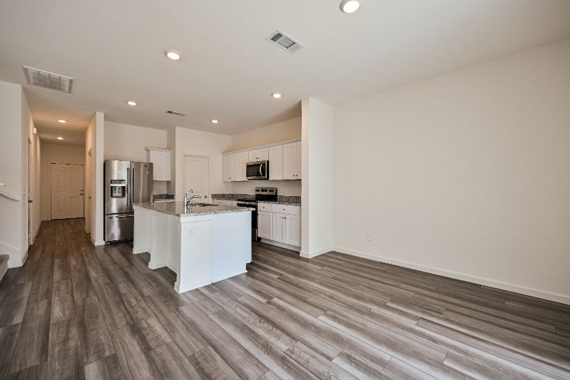 13530 Kinsman Rd - Photo 6 of 20