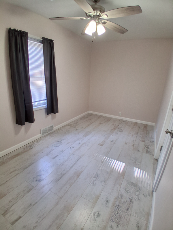 3420 12th St - Photo 5 of 12