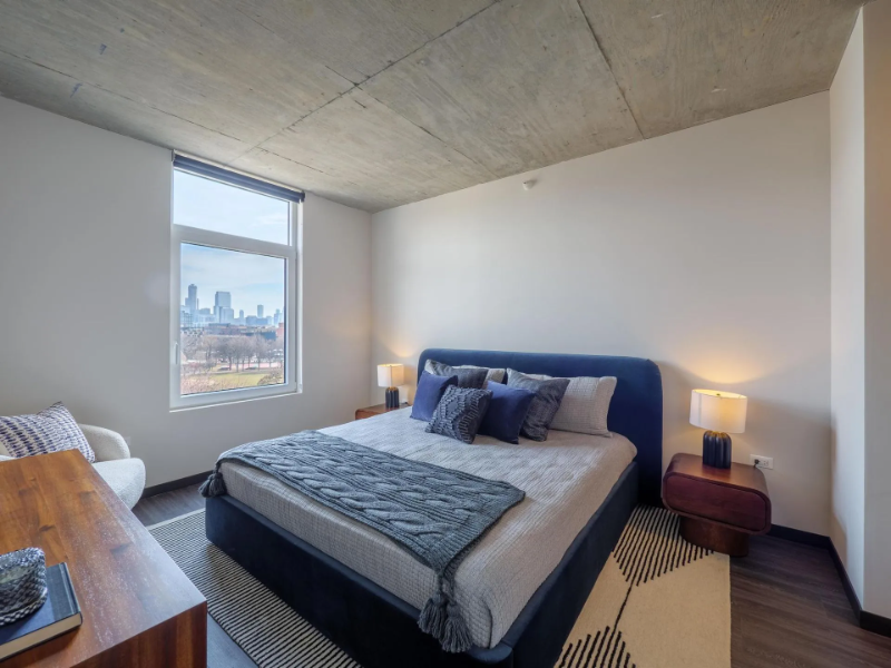 160 N Ashland Ave - Photo 3 of 14