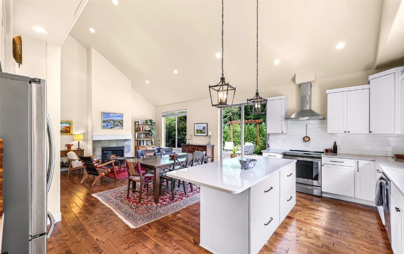 697 Chuckanut Dr N - Photo 5 of 8