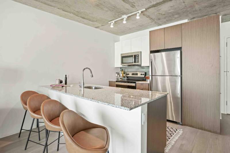 2099 S Wabash Ave - Photo 2 of 8