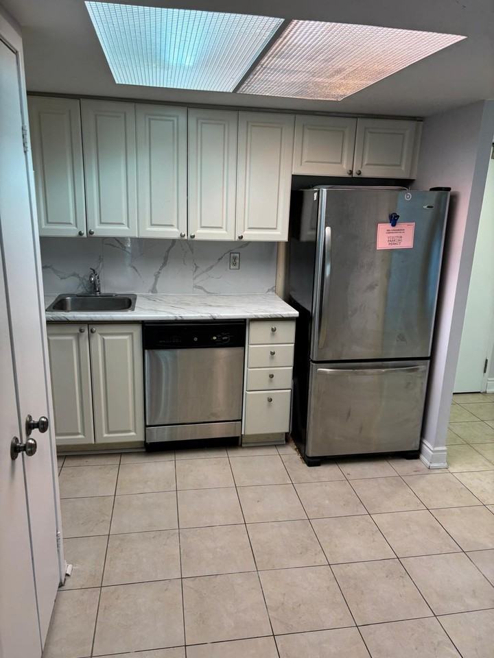 2091 Hurontario Street - Photo 2 of 10