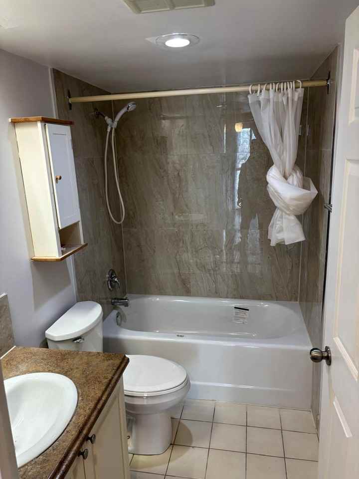 2091 Hurontario Street - Photo 6 of 10