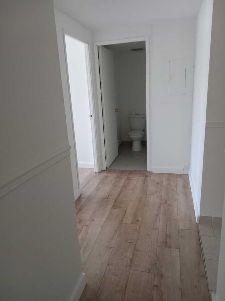 5875 Boulevard Cavendish #106 - Photo 4 of 10