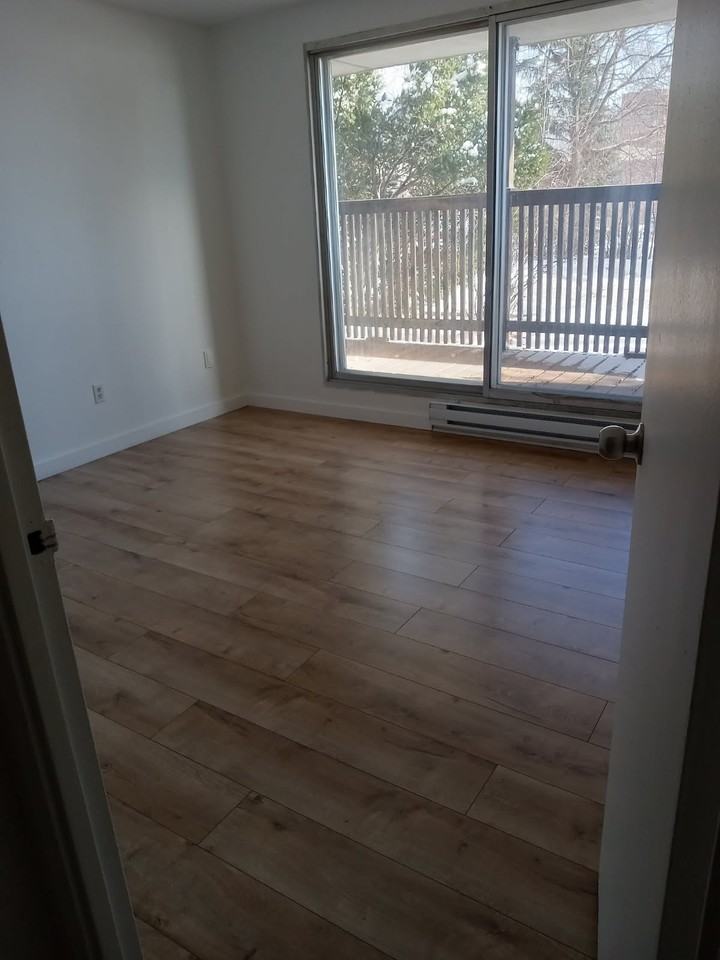 5875 Boulevard Cavendish #106 - Photo 6 of 10