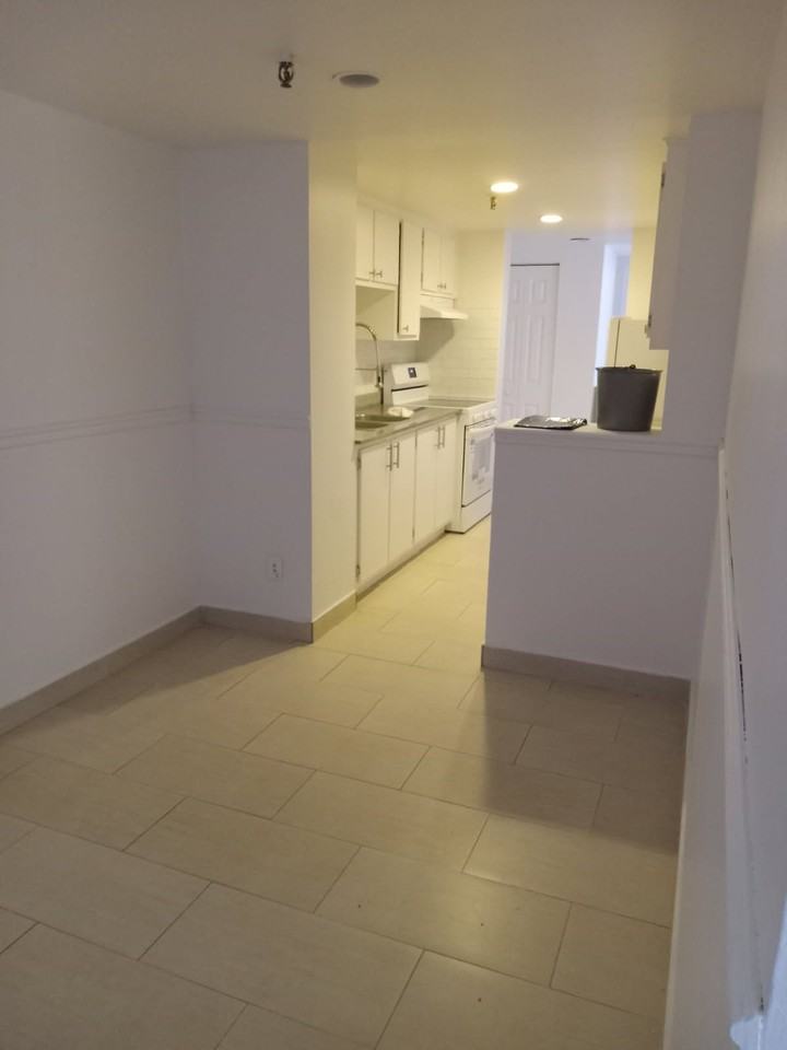 5875 Boulevard Cavendish #106 - Photo 7 of 10