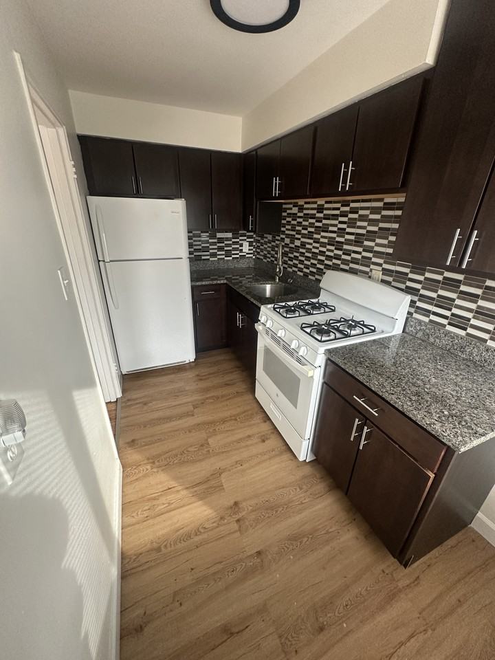 2213 169th St #20 - Photo 5 of 7