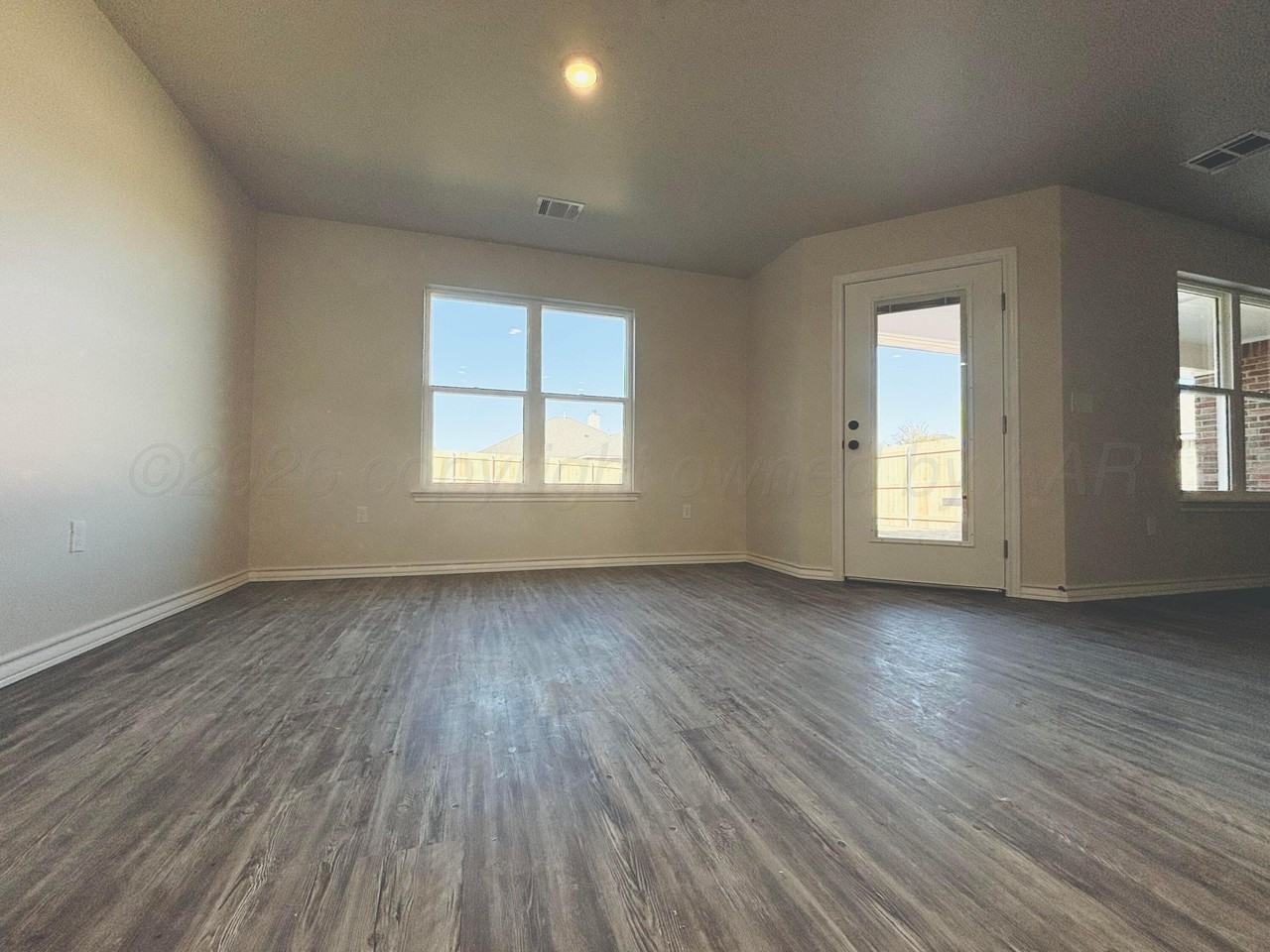 2801 Daytona Ave - Photo 6 of 16