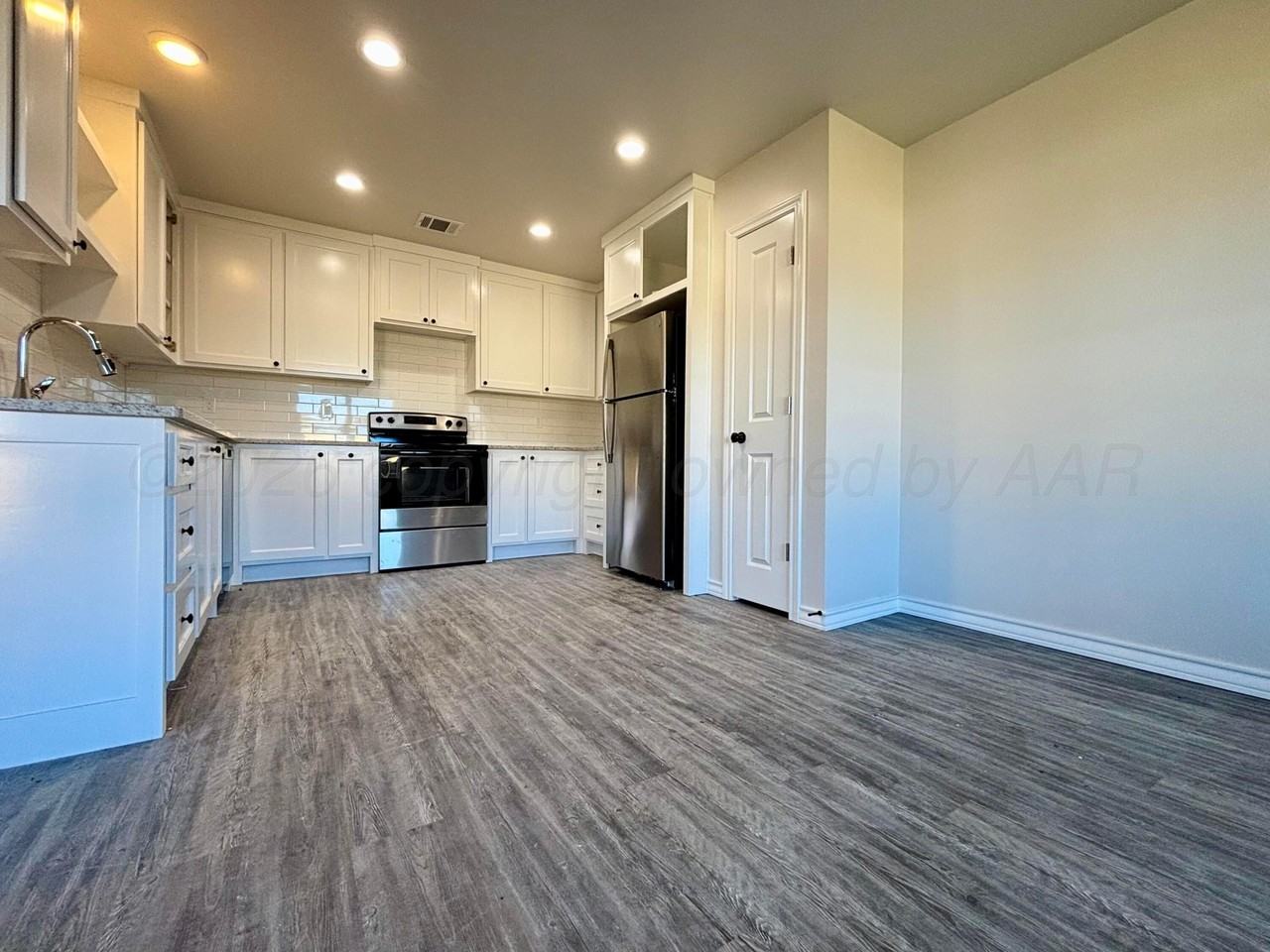 2801 Daytona Ave - Photo 7 of 16