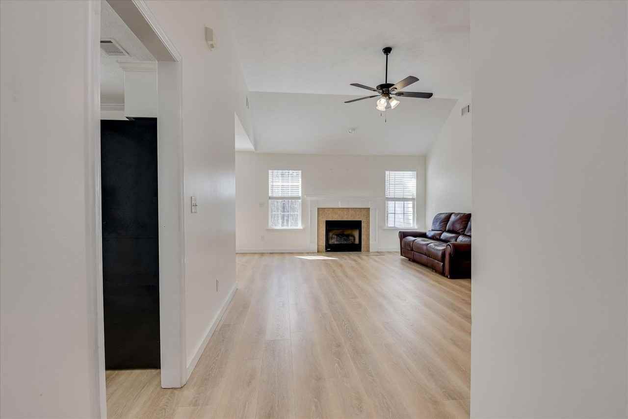 909 Watsonia Dr - Photo 2 of 35