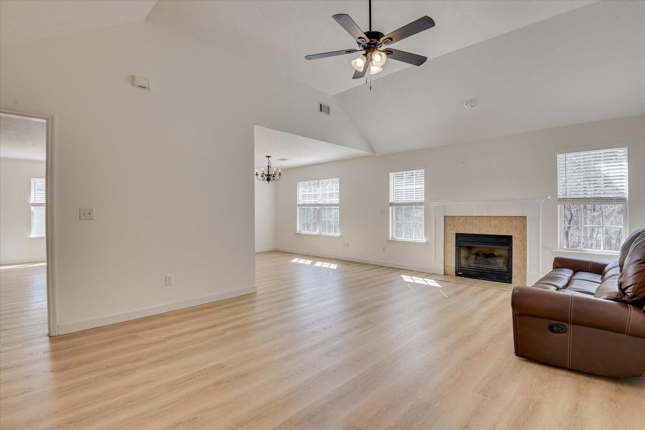 909 Watsonia Dr - Photo 6 of 35