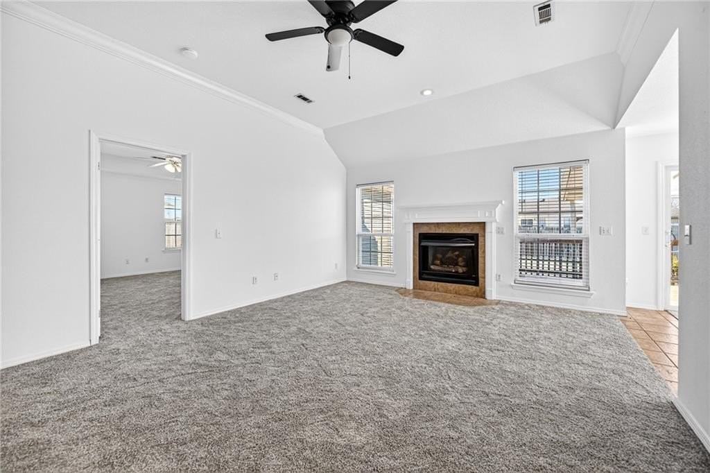 1562 Hutchinson St - Photo 4 of 26