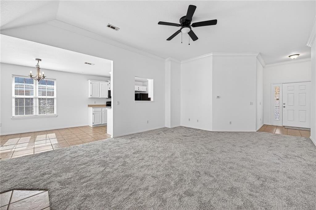 1562 Hutchinson St - Photo 5 of 26