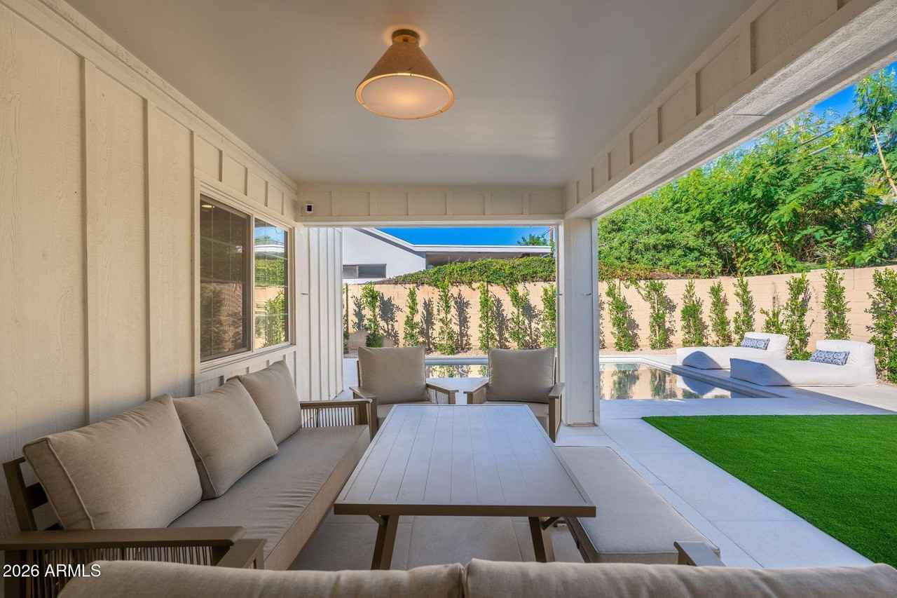 4030 E Fairmount Ave - Photo 4 of 30