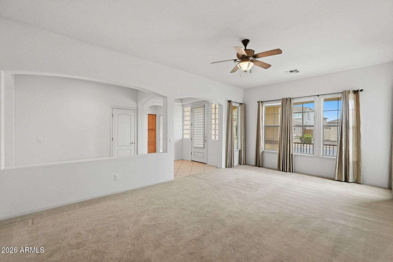 3374 E Phelps St - Photo 4 of 48