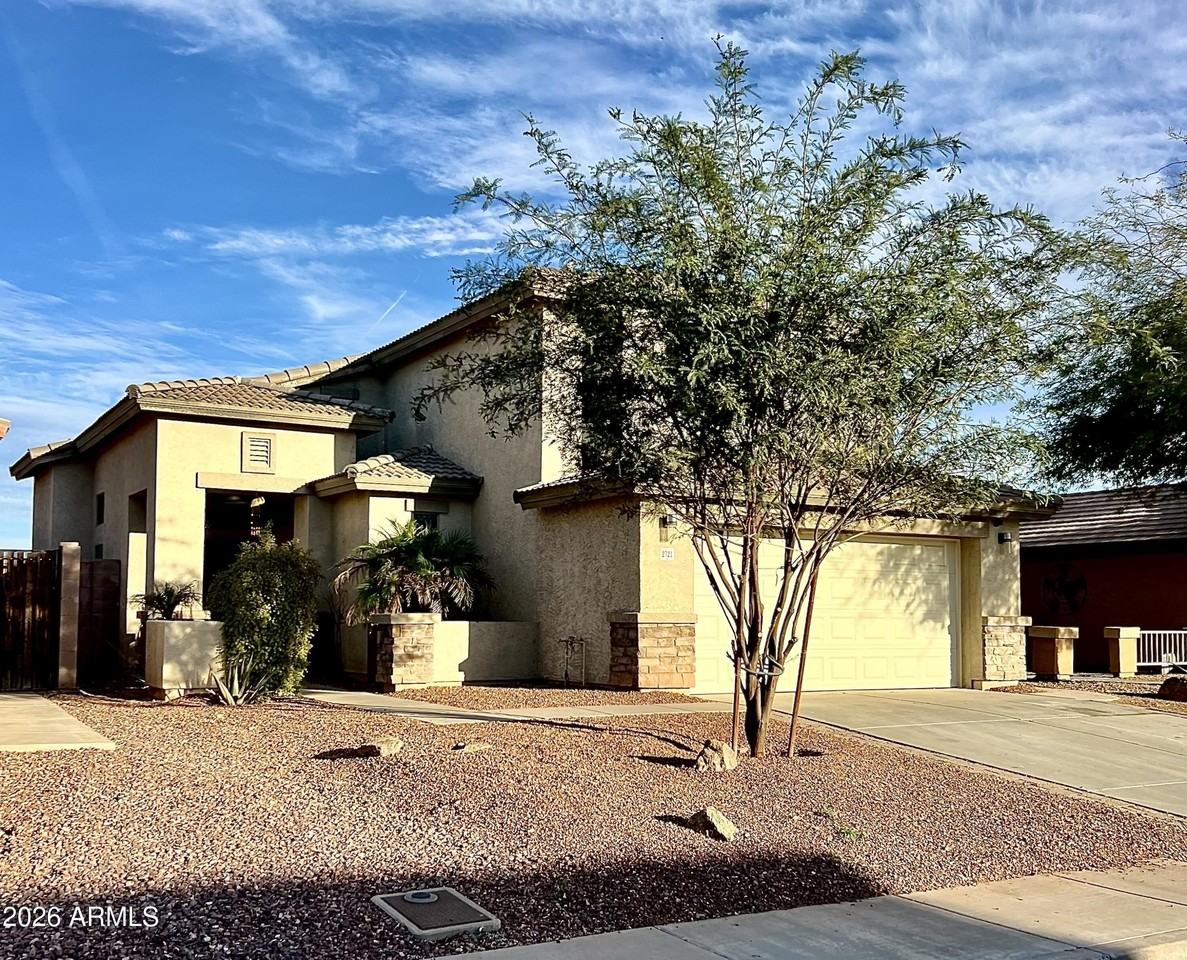 2721 S 108th Ave - Photo 2 of 47