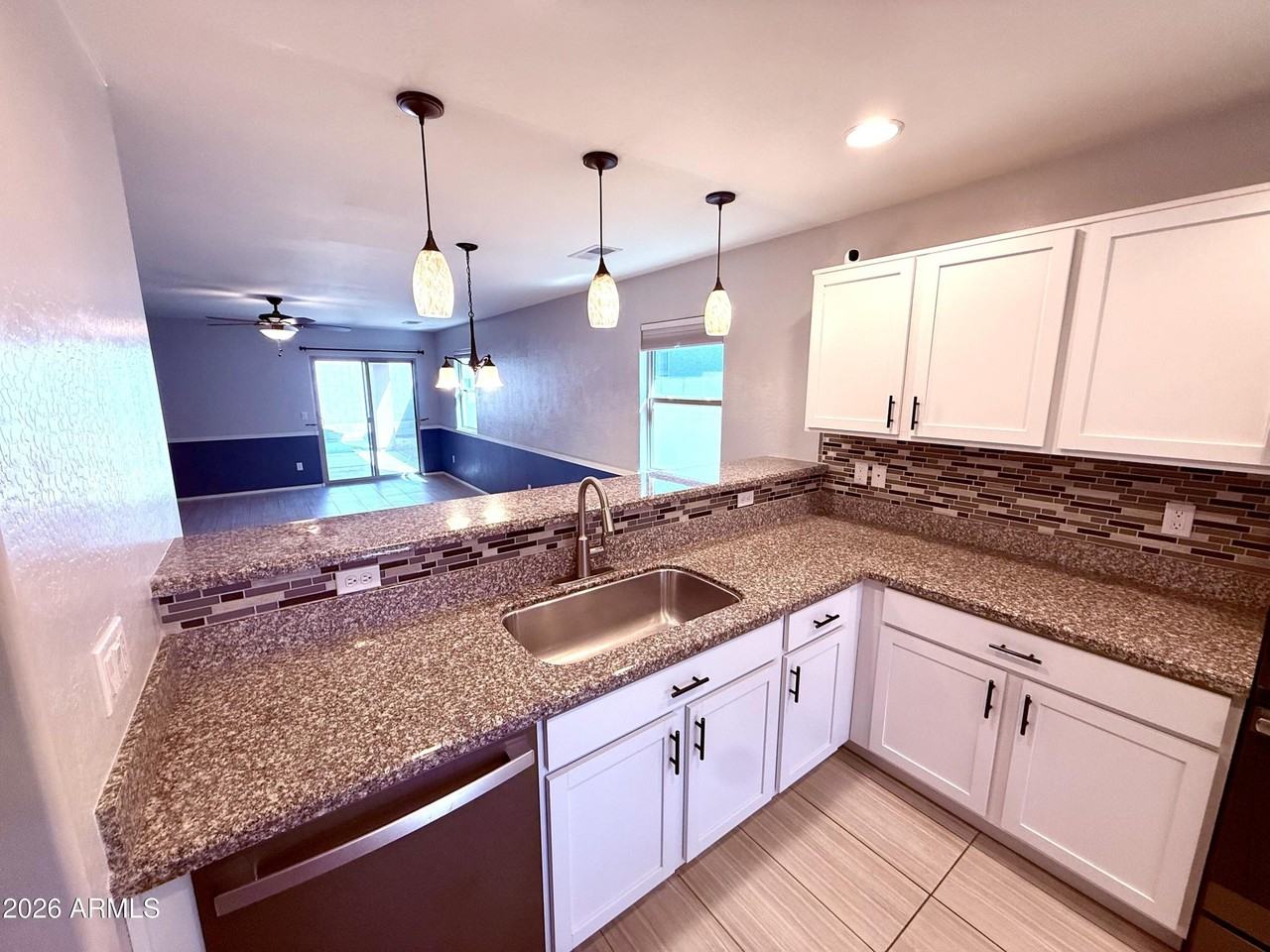 1884 W Expressman St - Photo 3 of 28