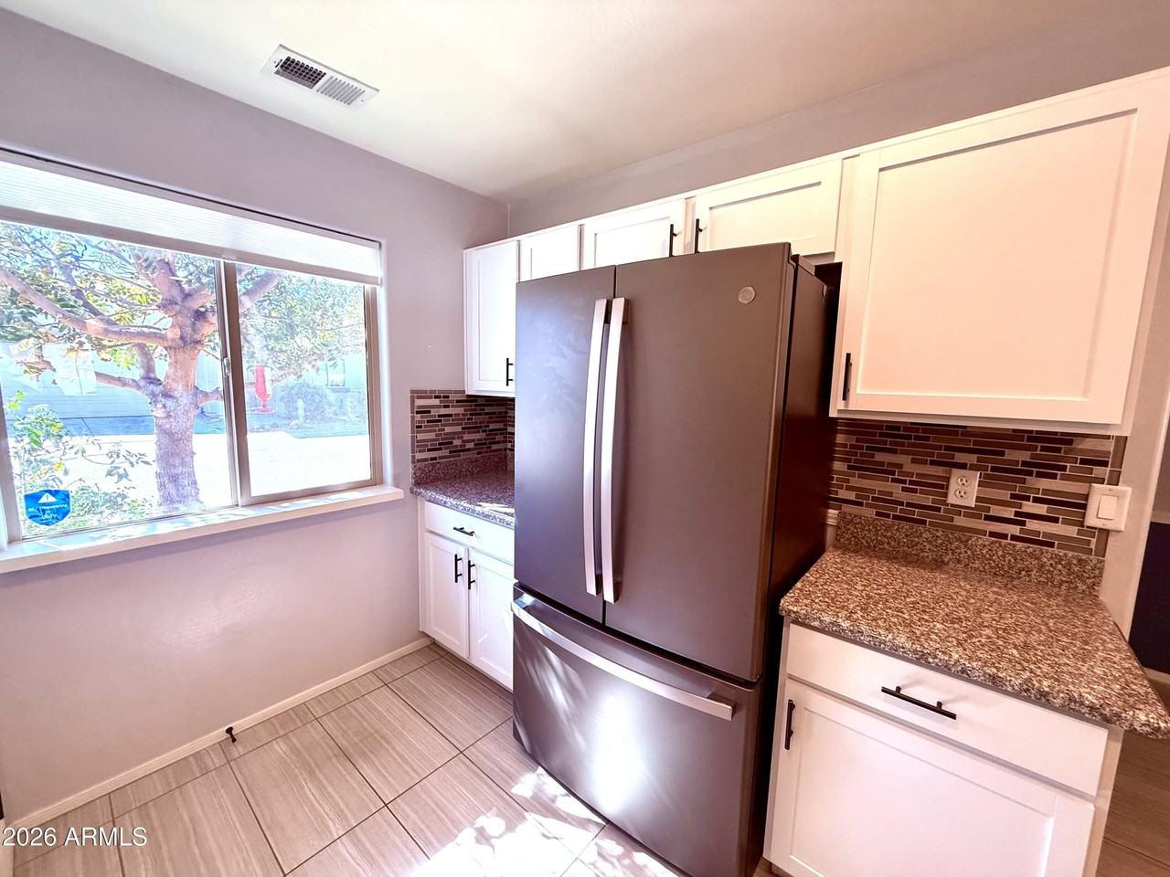 1884 W Expressman St - Photo 4 of 28