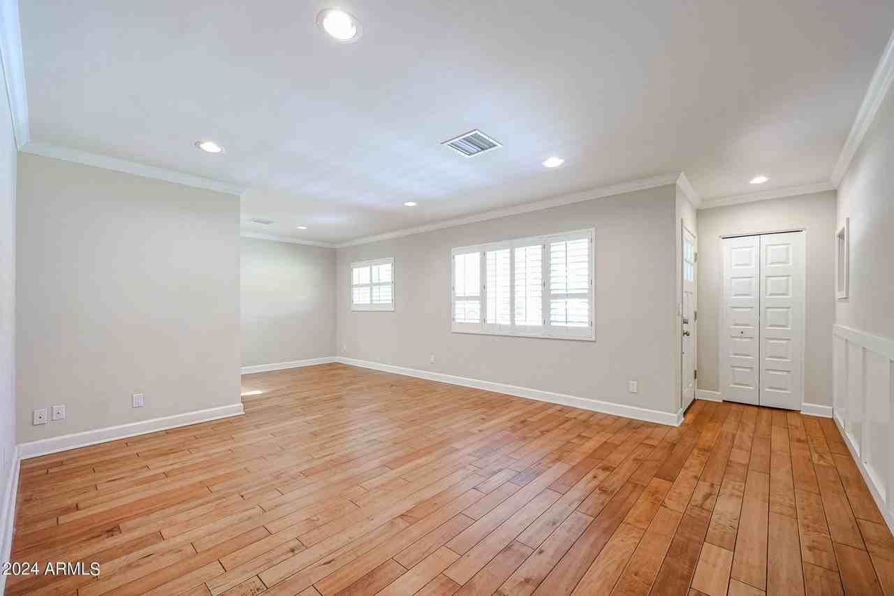 327 E Keim Dr - Photo 2 of 21