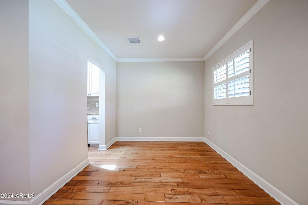 327 E Keim Dr - Photo 3 of 21