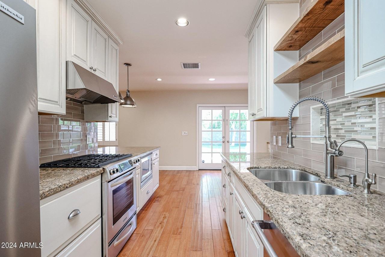 327 E Keim Dr - Photo 5 of 21