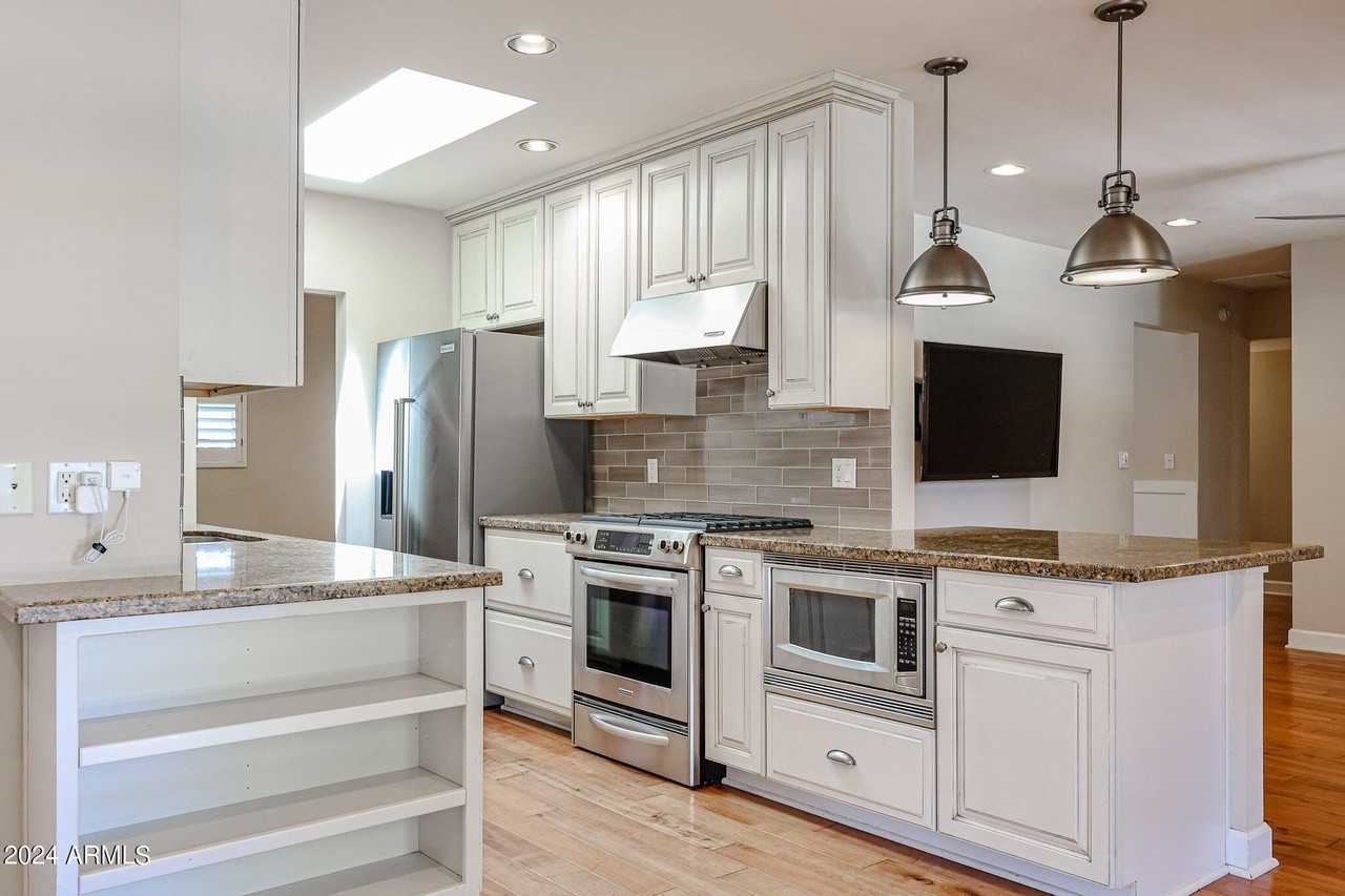 327 E Keim Dr - Photo 6 of 21