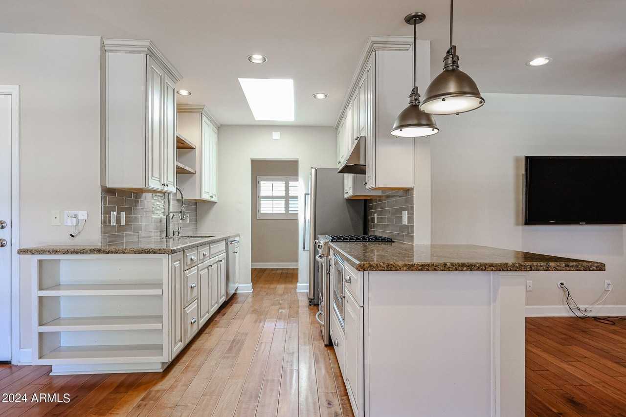 327 E Keim Dr - Photo 7 of 21