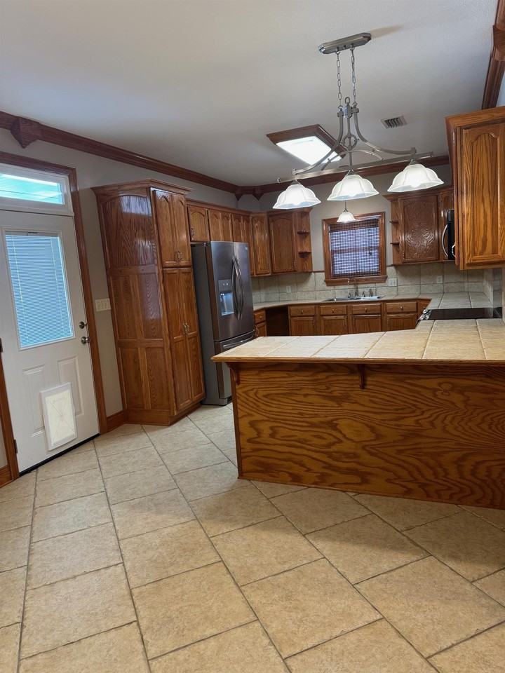 117 Windsor St - Photo 6 of 34