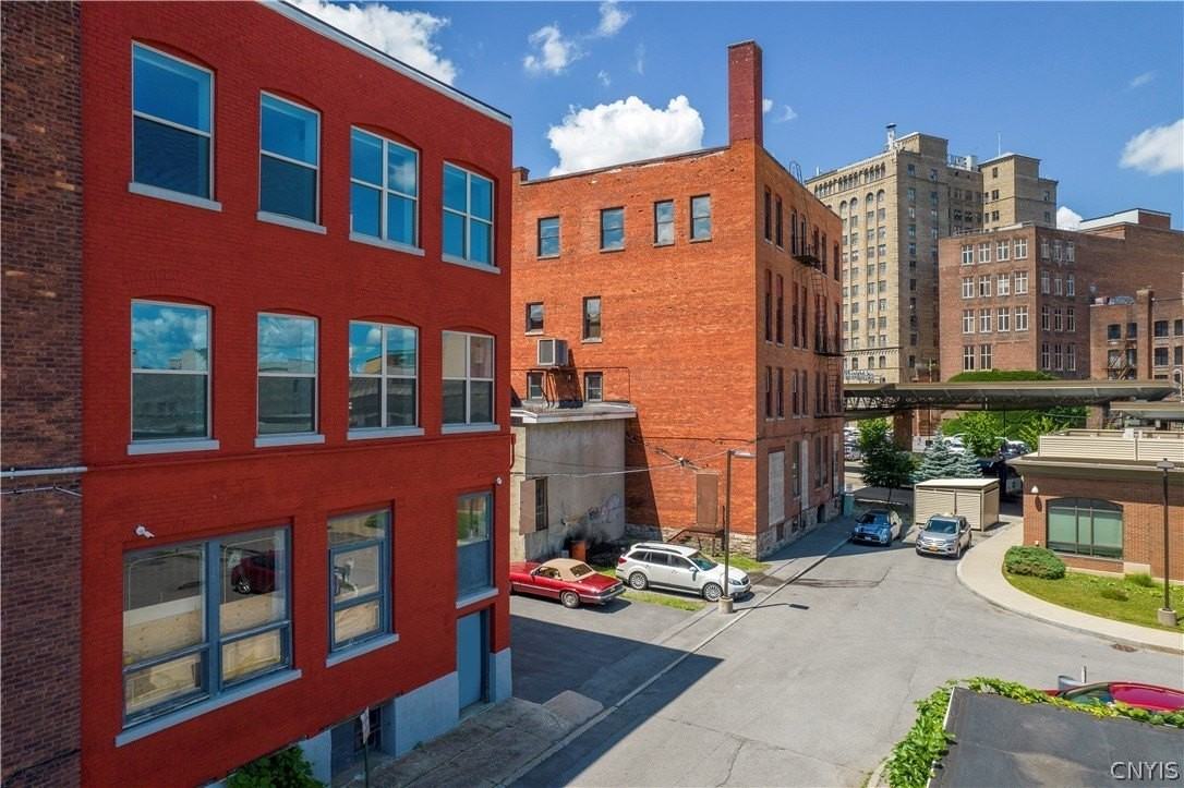 221 Elizabeth St #1 - Photo 4 of 13