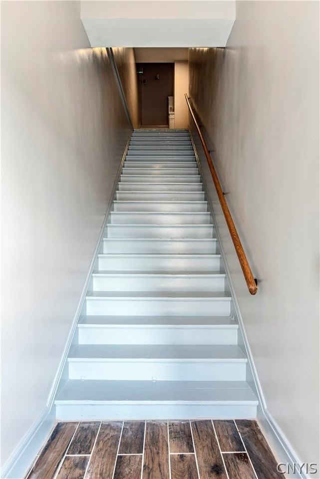 221 Elizabeth St #1 - Photo 6 of 13