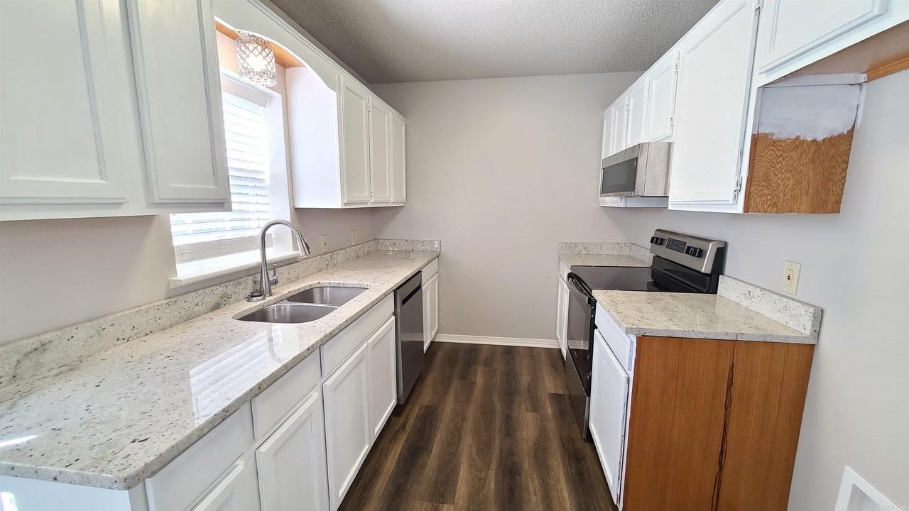 13023 Carousel Ct - Photo 4 of 17