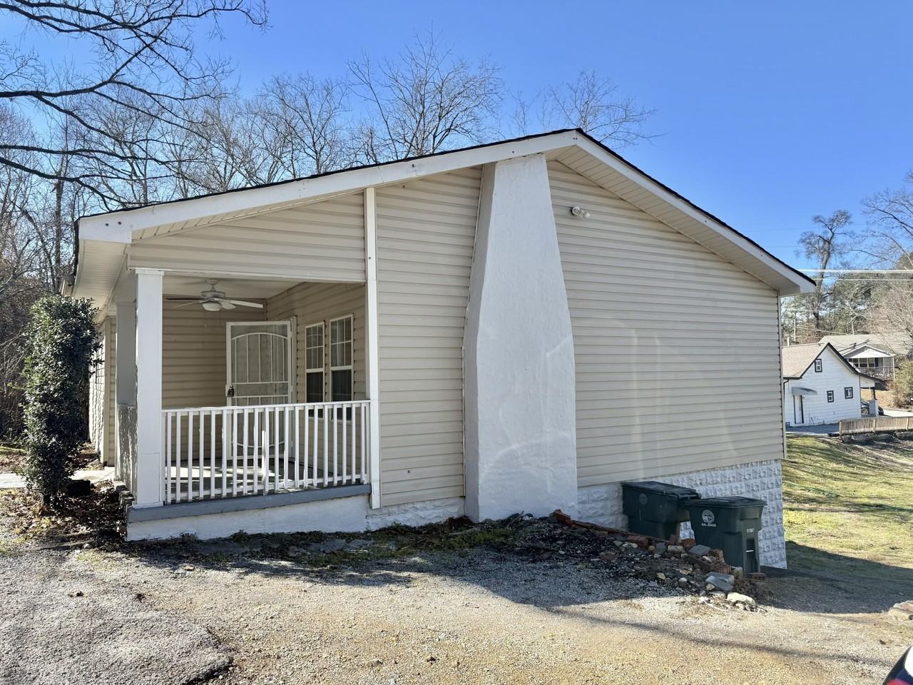 805 Gillespie Rd - Photo 3 of 24