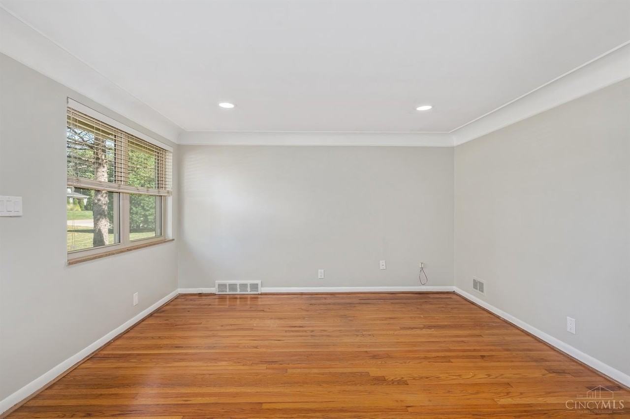 5265 Meyers Ln - Photo 2 of 26