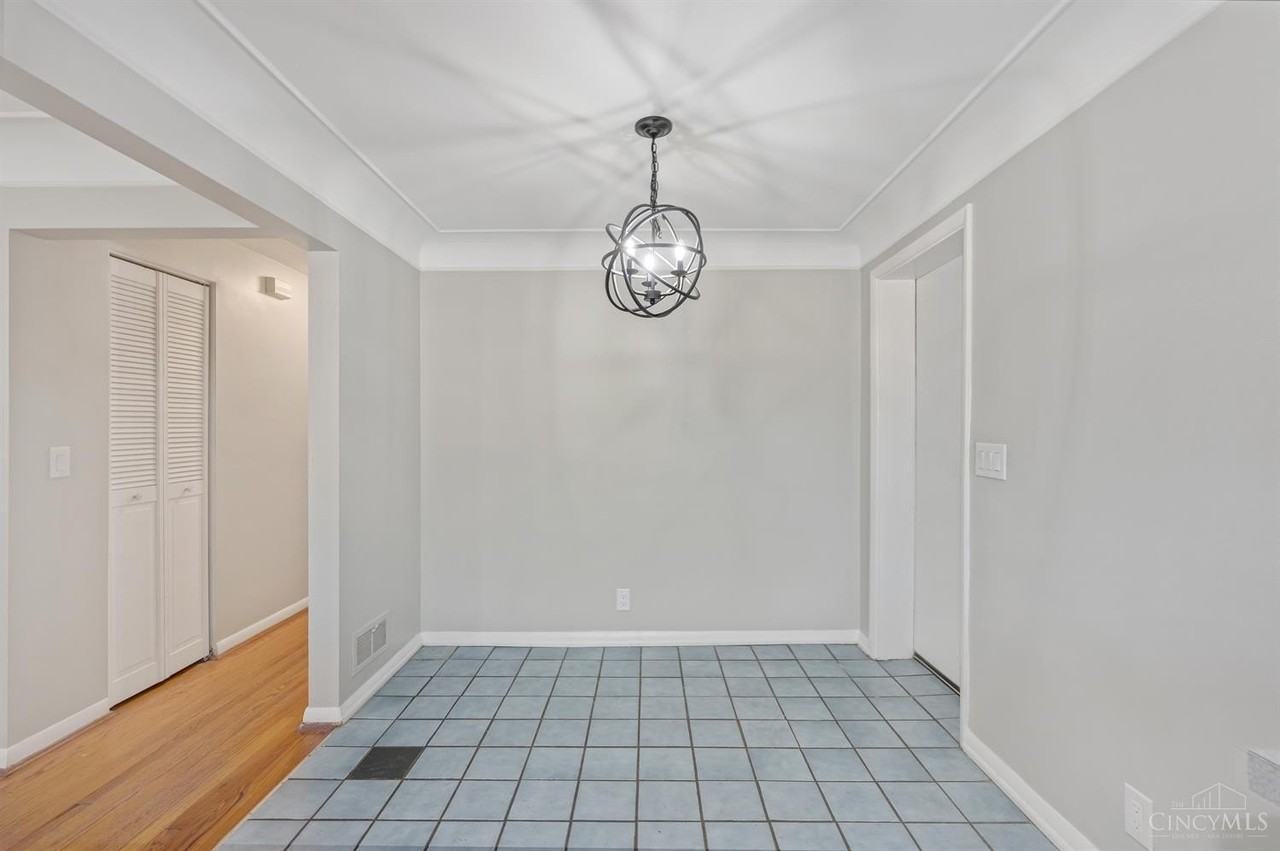 5265 Meyers Ln - Photo 3 of 26