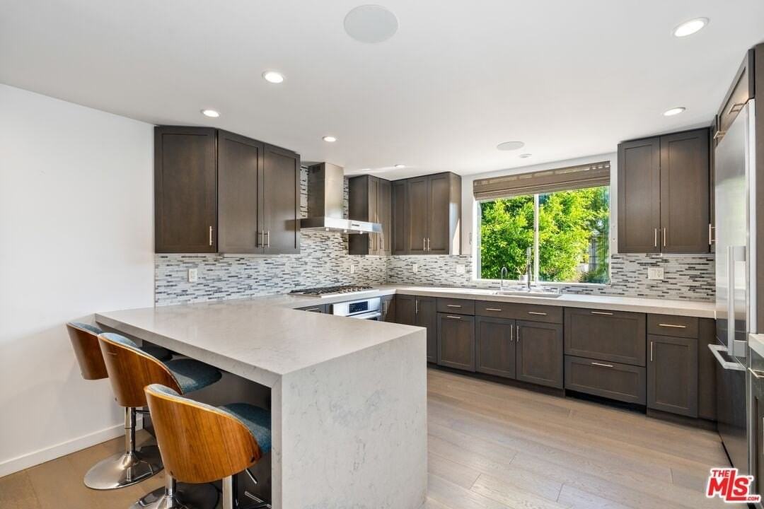 1129 Larrabee St Apt 6 #6 - Photo 4 of 29