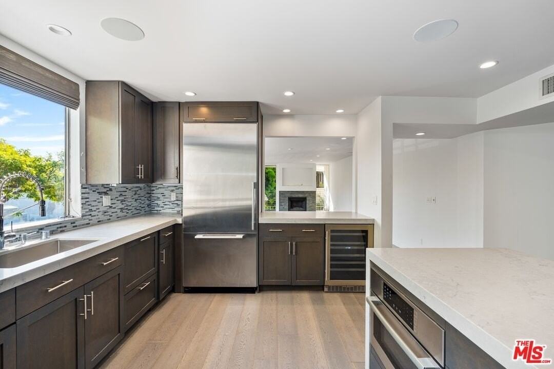 1129 Larrabee St Apt 6 #6 - Photo 5 of 29