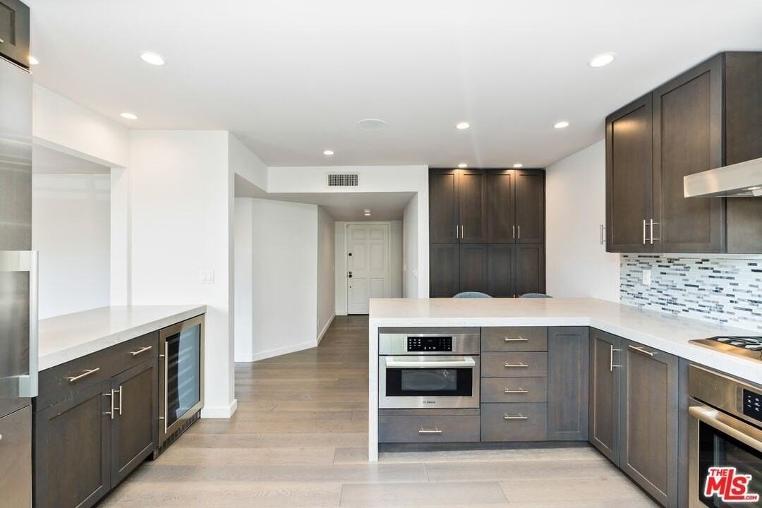 1129 Larrabee St Apt 6 #6 - Photo 6 of 29