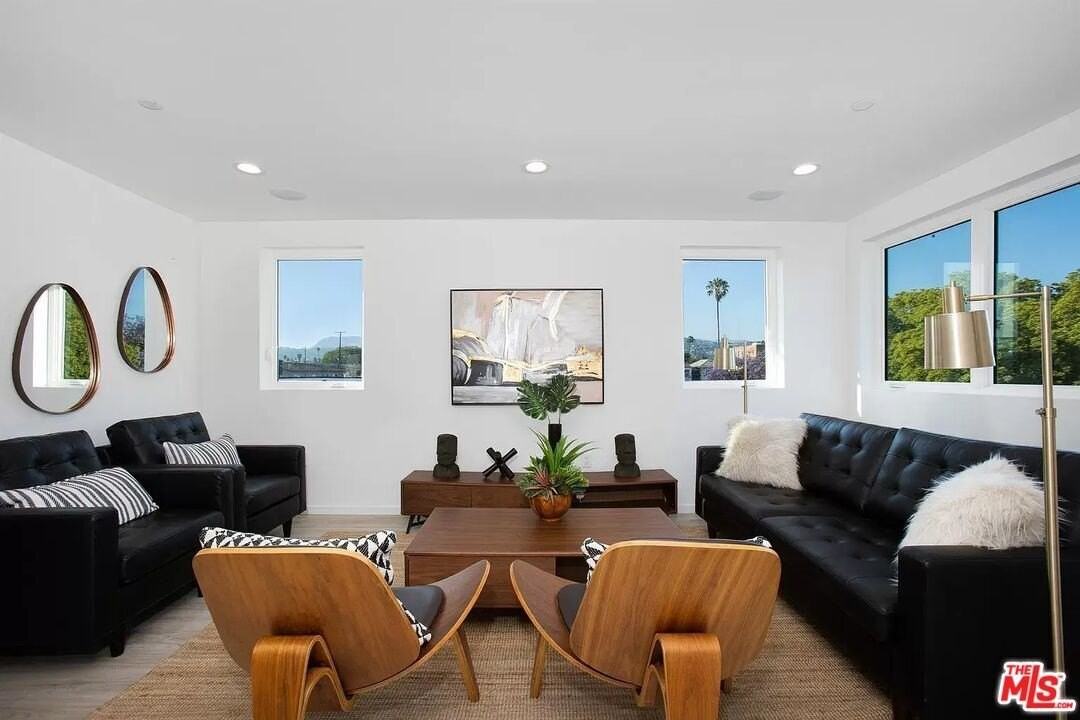 945 N Oxford Ave Apt 6 #6 - Photo 2 of 20