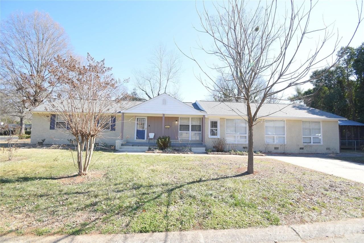 4201 University Dr - Photo 4 of 42