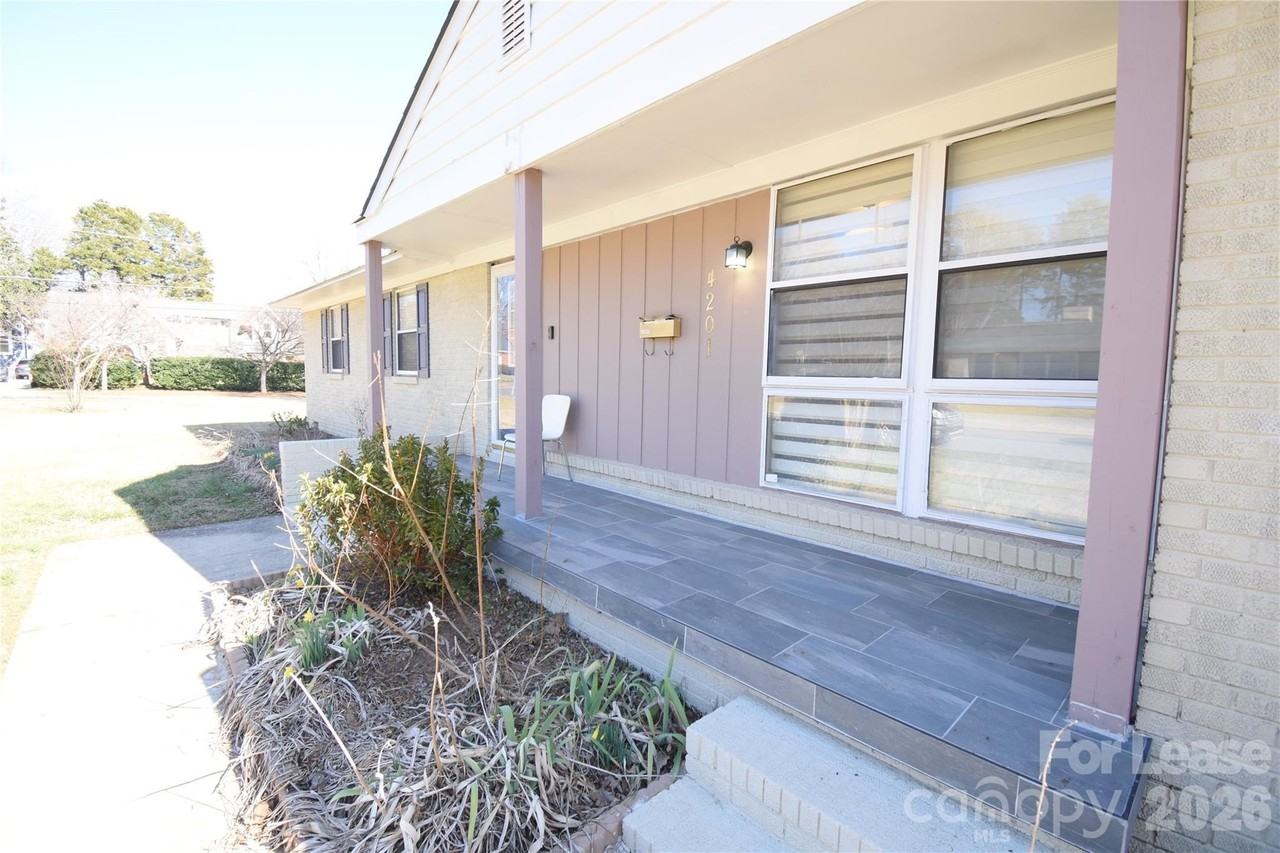 4201 University Dr - Photo 5 of 42