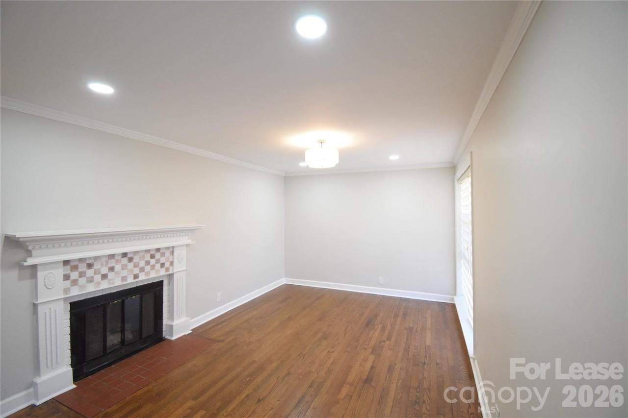 4201 University Dr - Photo 6 of 42