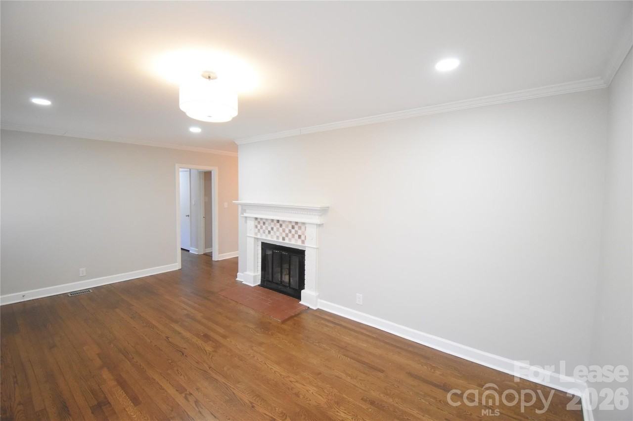 4201 University Dr - Photo 7 of 42