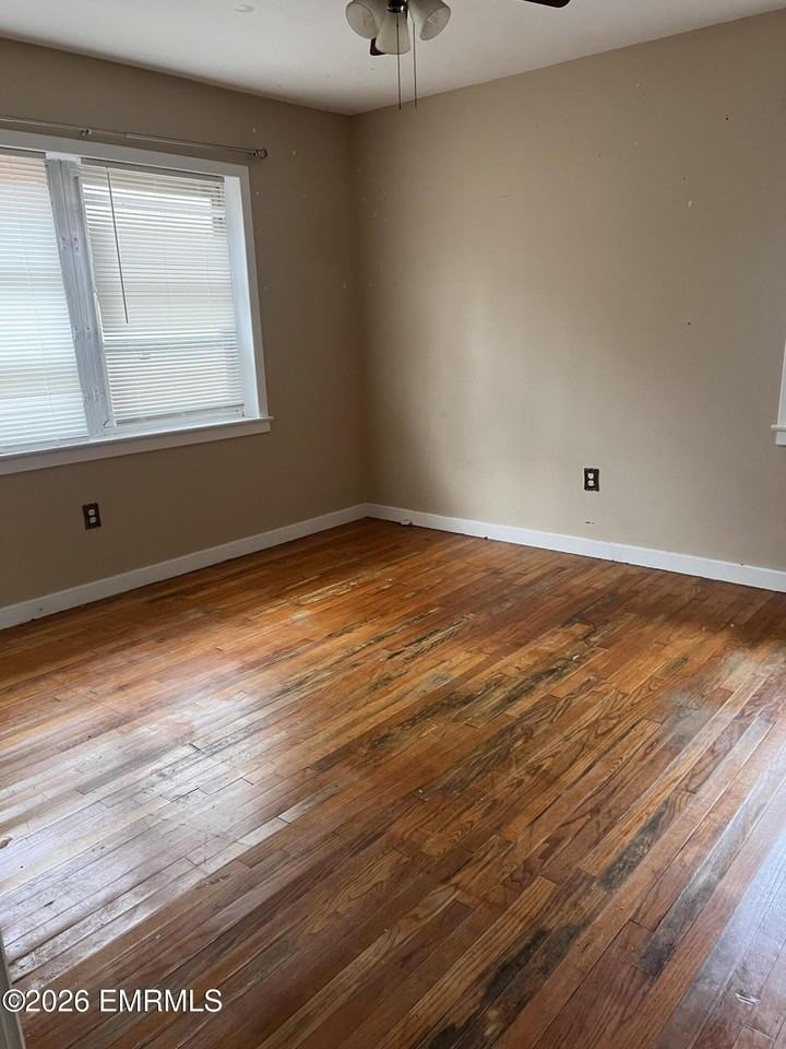 107 Oak Ridge Dr - Photo 4 of 8