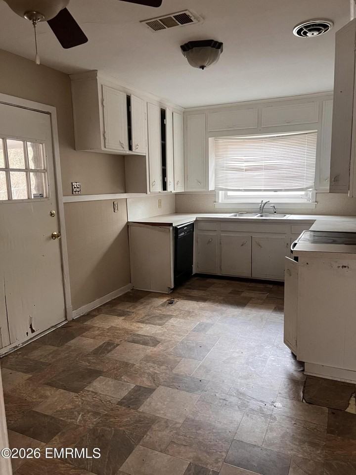 107 Oak Ridge Dr - Photo 7 of 8