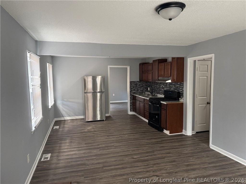 1016 Augusta Dr - Photo 3 of 9