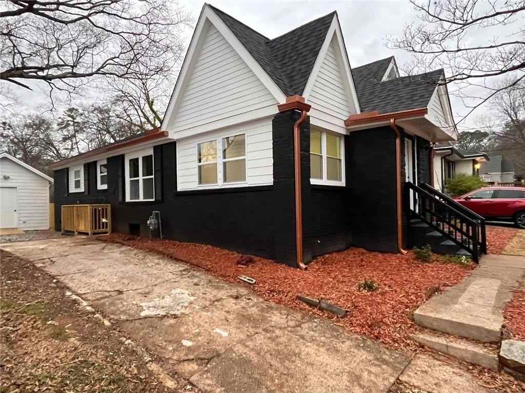 1332 Thurgood St Sw - Photo 2 of 39