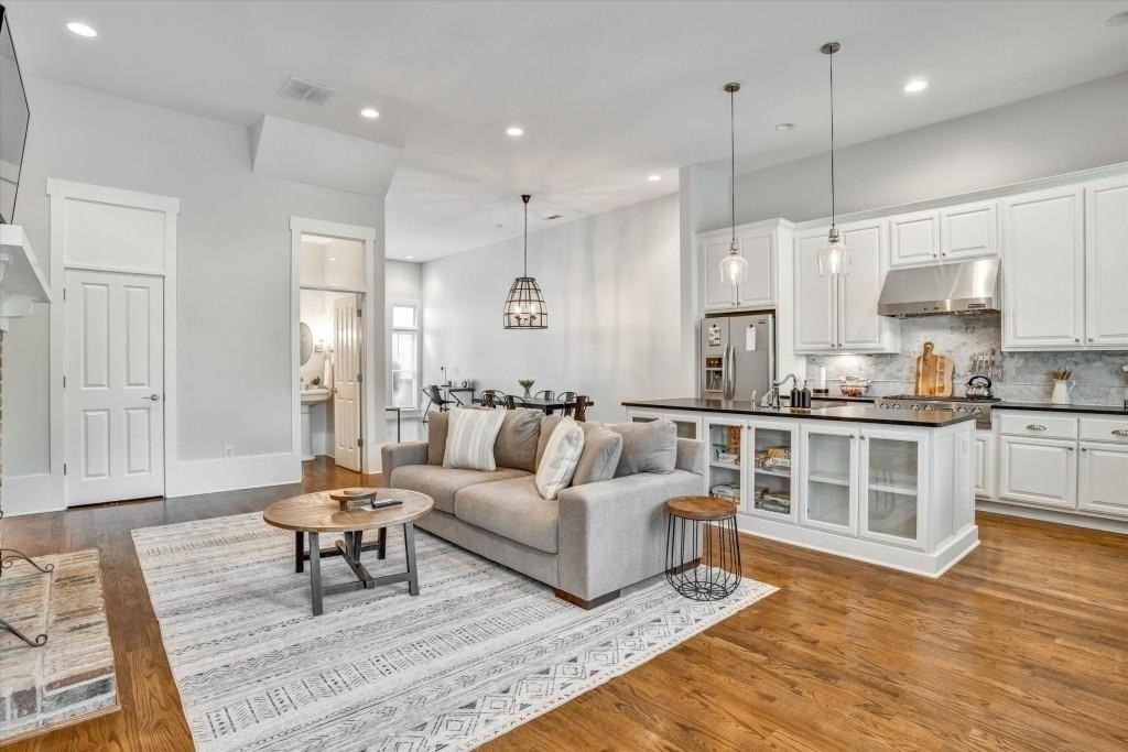 10671 Serenbe Ln - Photo 5 of 40