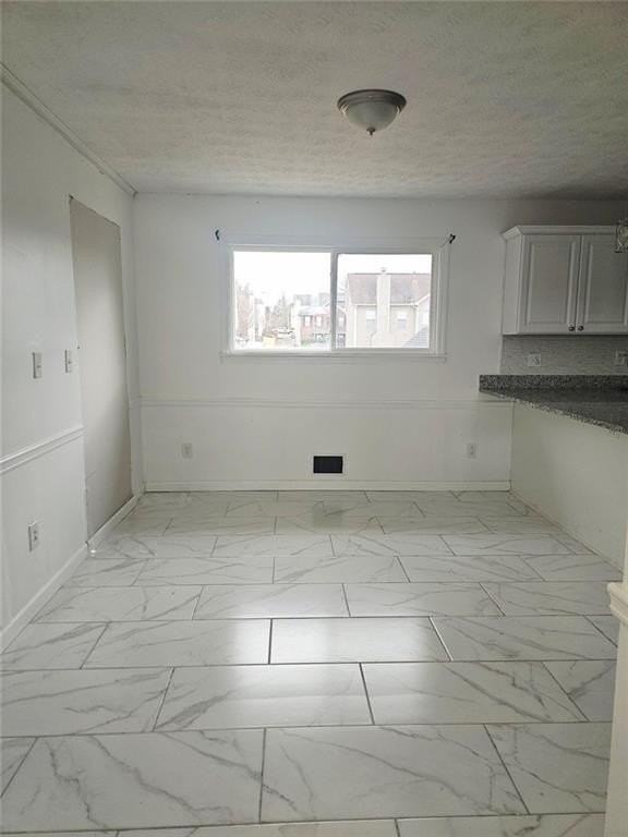 480 Paul St - Photo 2 of 14