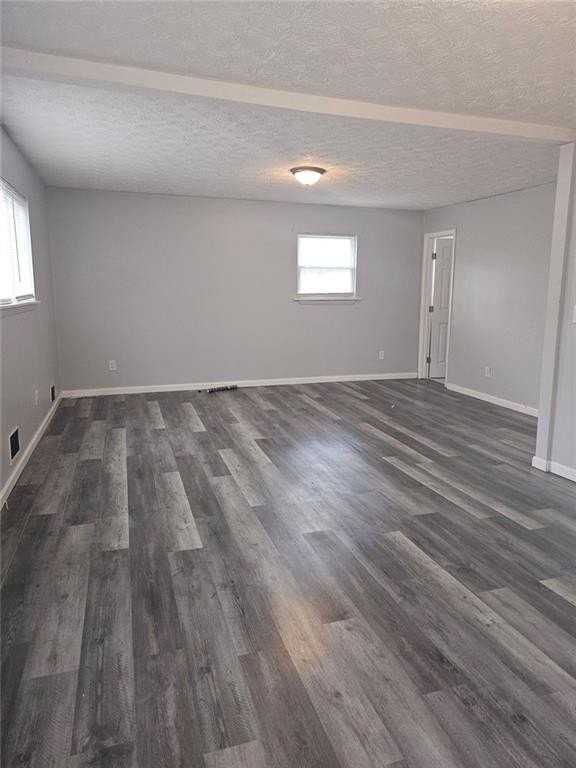 480 Paul St - Photo 5 of 14