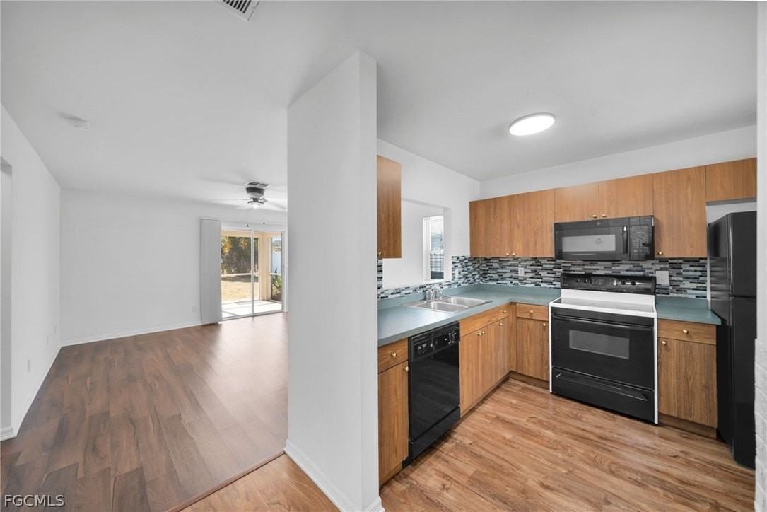 1044 Se 11th St - Photo 4 of 24